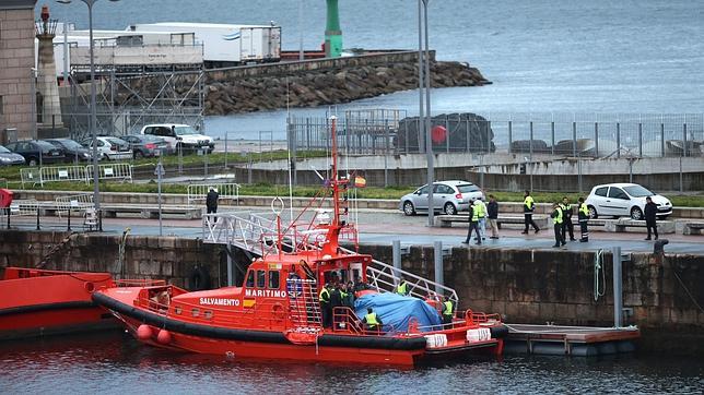 Se reanuda la búsqueda de los dos desaparecidos en un naufragio frente a las islas Cíes