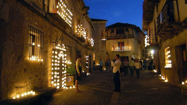 Pedraza, durante la fiesta de las velas, que se celebra cada verano