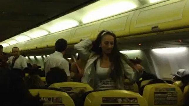 Una novia inicia una pelea en pleno vuelo a Barcelona en su despedida de soltera