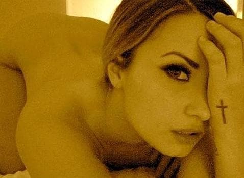 Suben a Internet fotografías de Demi Lovato desnuda tras hackearle el móvil