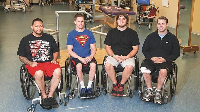 Cuatro personas con lesión medular recuperan la capacidad de mover las piernas