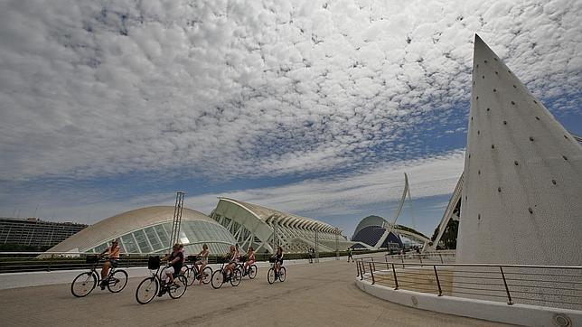 La economía de la Comunidad Valenciana retomará el crecimiento este año, con un 0,4 % de aumento del PIB