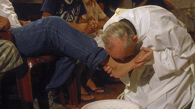 El Papa lavará los pies a doce ancianos y discapacitados el Jueves Santo