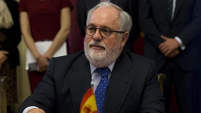 Cañete confirma que seguirá como ministro al menos hasta el próximo lunes