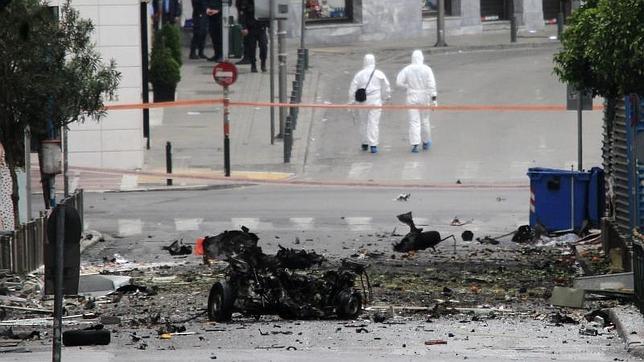 Explota un coche bomba delante del Banco de Grecia a un día de la visita de Merkel