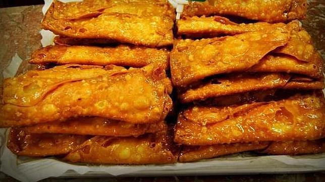 Además de las torrijas, en Casa Mira, son famosos sus pestiños de miel