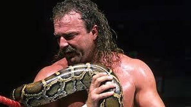 Jake con su serpiente Damien
