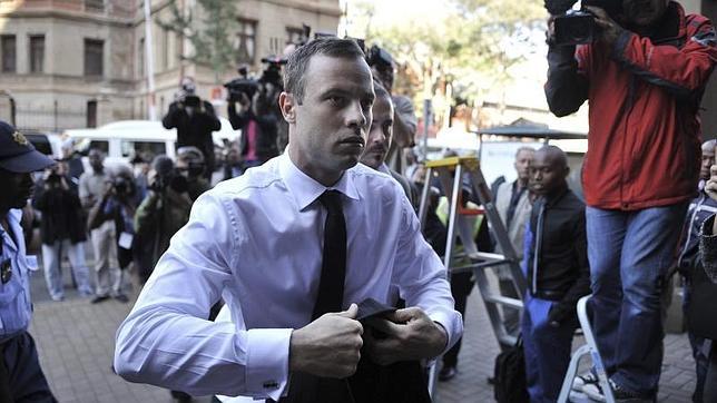 Pistorius pelea por mantener viva su coartada