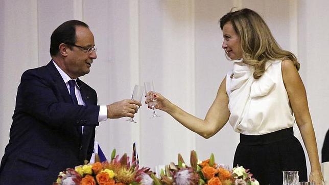 Valérie Trierweiler, entre un amor nuevo y el «cortejo» de François Hollande