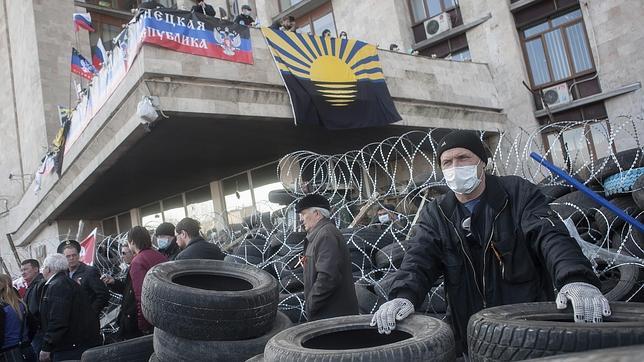 EE.UU. exige a Putin que «cesen sus esfuerzos para desestabilizar Ucrania»