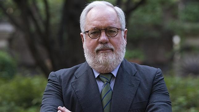 Miguel Arias Cañete: «Yo compartiría con Mas un yogur y muchas copas de cava»