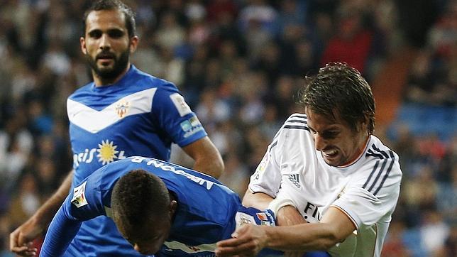 Coentrao, ovacionado, siente por fin el apoyo de la afición