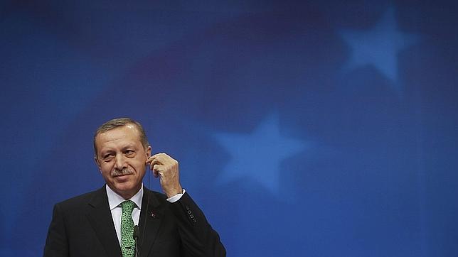 Erdogan, el enemigo de Twitter, es el tercer político mas seguido en la red social
