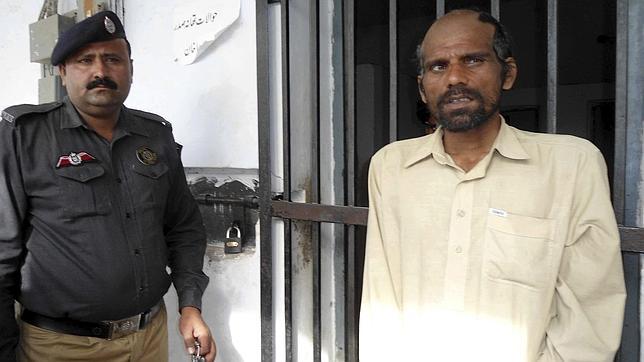 Detienen a un caníbal en Pakistán cuando iba a comerse la cabeza de un bebé fallecido