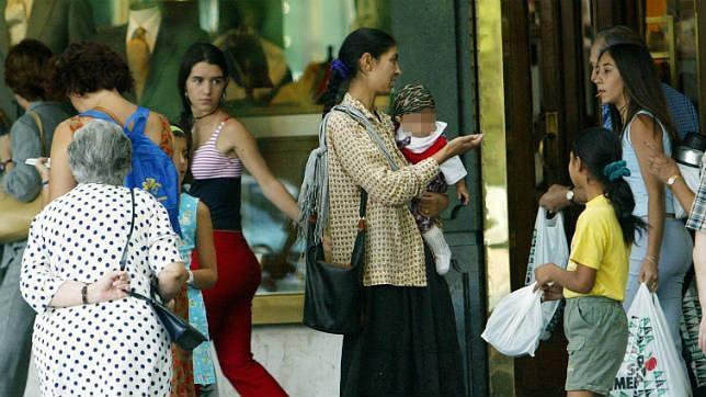 La Subdelegación aboga por una solución integral contra la mendicidad infantil