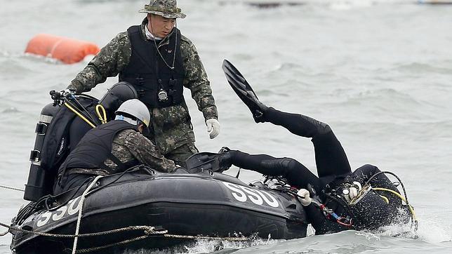 El capitán del barco hundido retrasó la evacuación por las malas condiciones del mar
