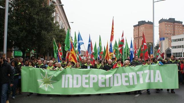 Los independentistas catalanes se unen a Bildu para celebrar el día de la patria vasca