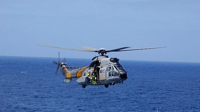 Aparecen los restos del helicóptero del SAR accidentado en Fuerteventura