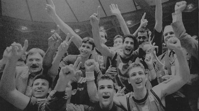 Se cumplen 20 años del triple mágico de Corny Thompson en la Copa de Europa