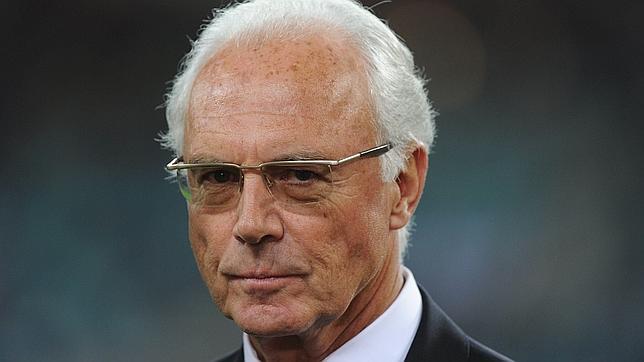 Beckenbauer vuelve a cargar contra el fútbol de Guardiola