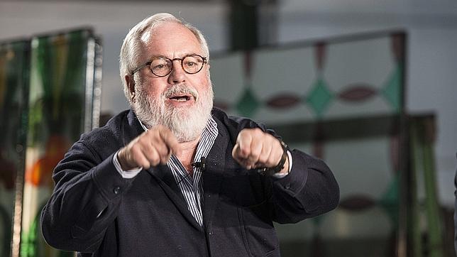 Arias Cañete: «Cuando Rajoy va a Bruselas vuelve con el zurrón lleno»