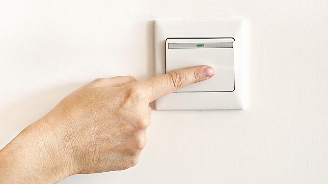 Las tarifas fijas de las eléctricas pueden salir hasta 100 euros anuales más caras