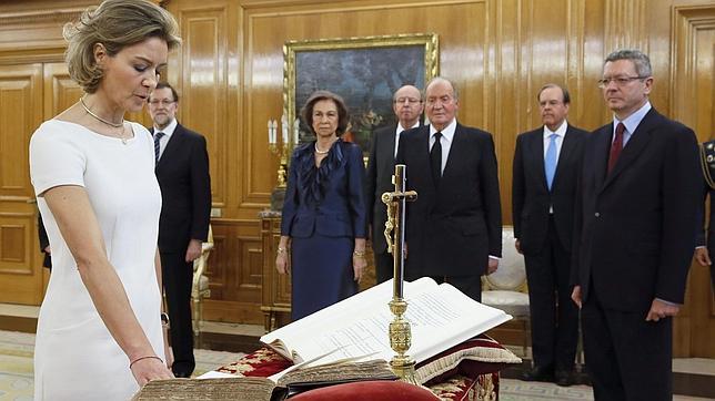 La nueva ministra de Agricultura jura su cargo ante el Rey en Zarzuela