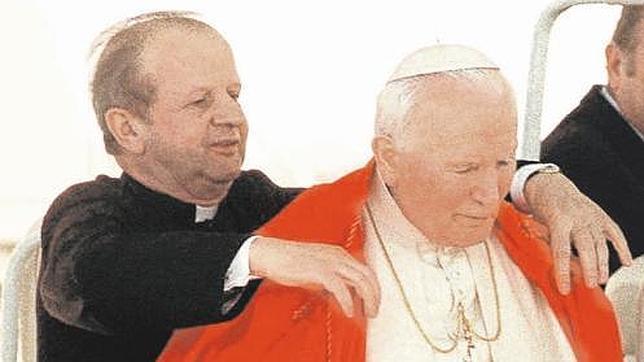 Cardenal Stanislaw Dziwisz,  Arzobispo de Cracovia: «Sin combatir, él ganó»