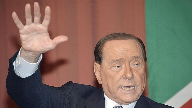 Berlusconi indigna a los alemanes por decir que niegan los campos de concentración