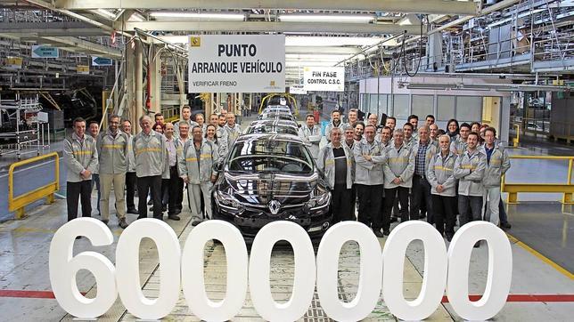 Sale de la factoría de Renault en Palencia su coche número seis millones