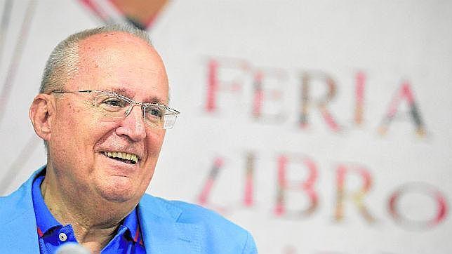 «La novela debe dar el mensaje de la Historia para mejorar el futuro»