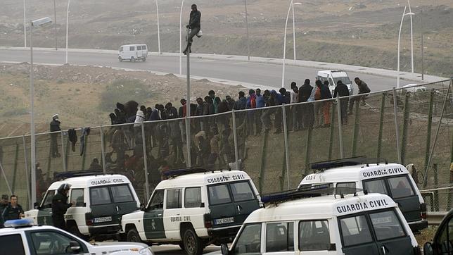 Ya son 15 los asaltos a la valla de Melilla en 2014