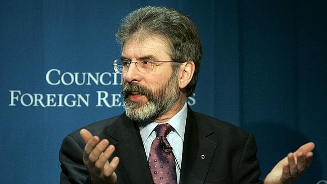 El Sinn Féin rescata la teoría de la «mano negra» tras la detención de Gerry Adams