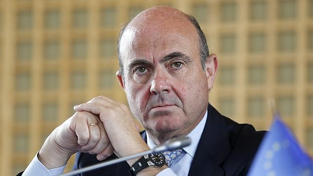 Guindos: «Ahora empieza el proceso de generación de empleo y reducción del paro»