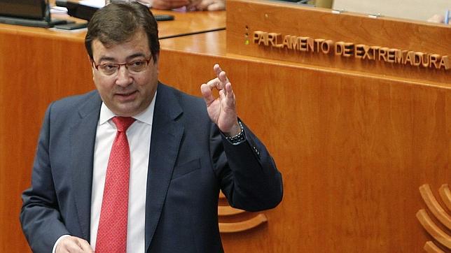 Fernández Vara presenta una moción de censura contra Monago