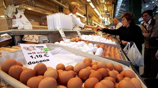 Los huevos y el yogur valen en Canarias un 11% más caros que en la Península