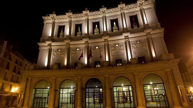 Fachada del Teatro Real, en la plaza de Oriente de Madrid