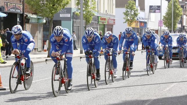 El Orica se lleva la crono por equipos y Tuft es el primer líder del Giro de Italia