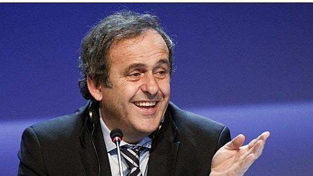 Primera visita de Platini a Gibraltar tras la admisión de la colonia en la UEFA