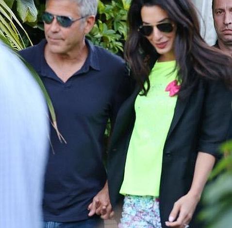 George Clooney y Amal Alamuddin celebran su compromiso entre amigos