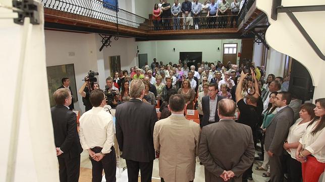 El PPCV guarda un minuto de silencio por la muerte de Isabel Carrasco