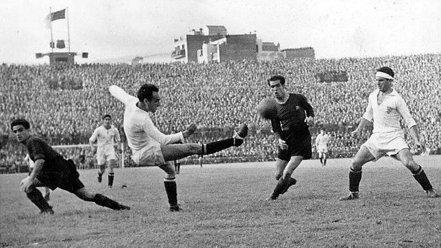 Tercera ocasión en que el primero y el segundo se juegan el título en la última jornada