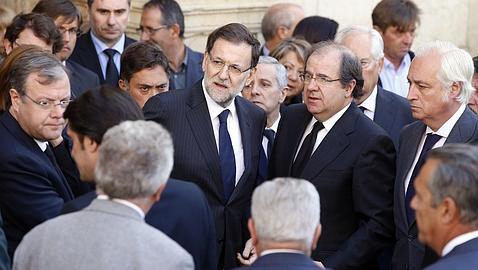 Rajoy califica la muerte de Isabel Carrasco de «un acto cruel, inútil y absurdo»