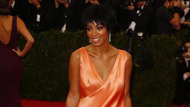 Antes de las patadas a Jay Z, Solange Knowles discutió con la diseñadora Rachel Roy