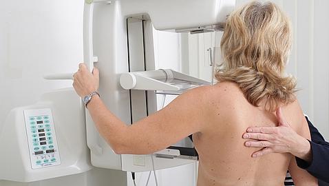 Un equipo español descubre una proteína que frena el cáncer de mama y su metástasis