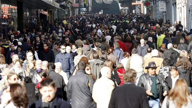 La calle de Preciados, en pleno bullicio, durante la época de Navidad