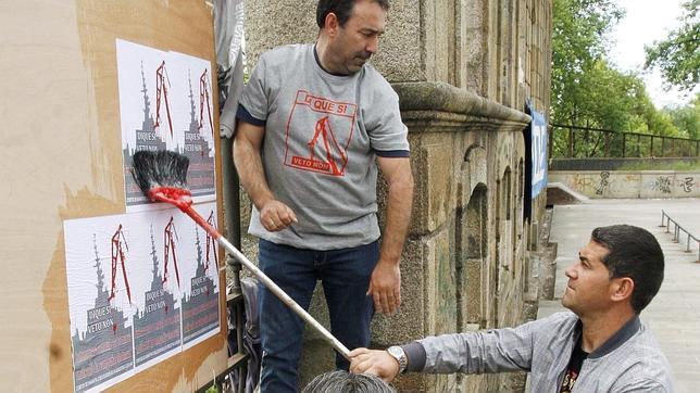 Caminata por la ría para reclamar más carga de trabajo en los astilleros de Ferrol