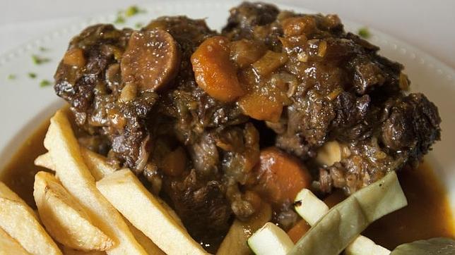 Plato de rabo de toro en el Fogón de Trifón