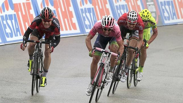 El Giro llega a la montaña tras la huella del «Tarangu»