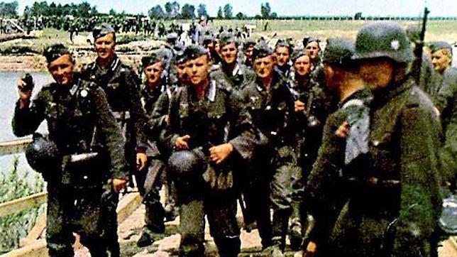 Cercado Leningrado en el norte y tomado Kiev en el sur, el objetivo es Moscú